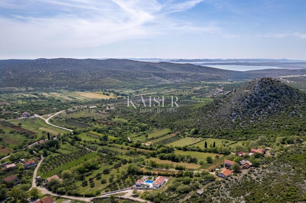 Čudovita hiša v bližini Šibenika