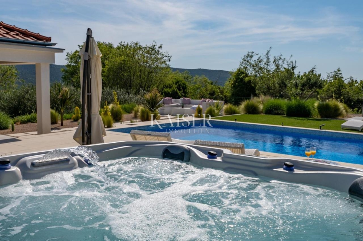 Čudovita hiša v bližini Šibenika