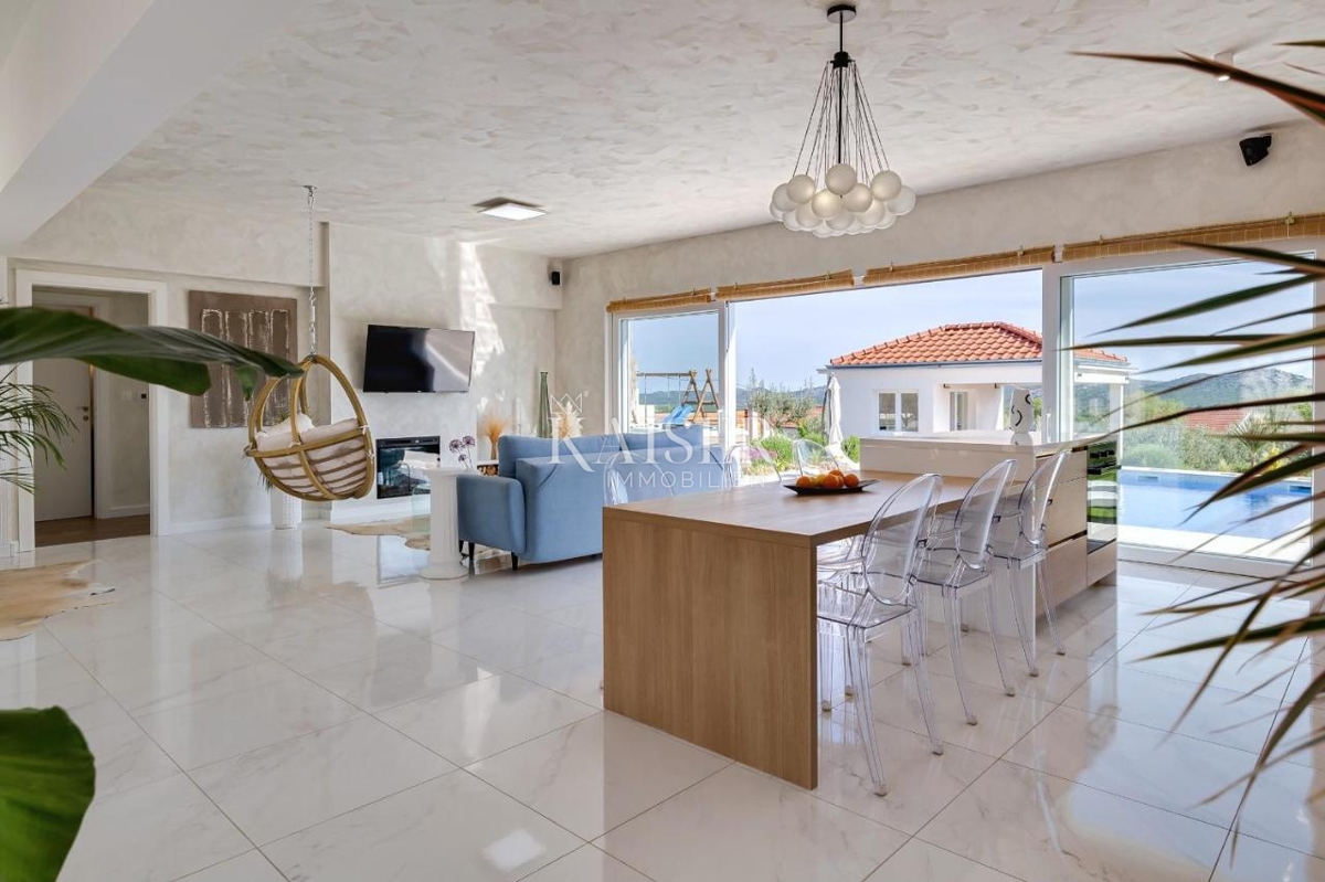 Čudovita hiša v bližini Šibenika