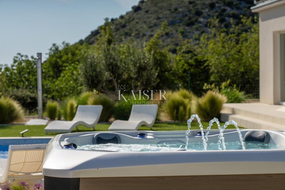 Čudovita hiša v bližini Šibenika