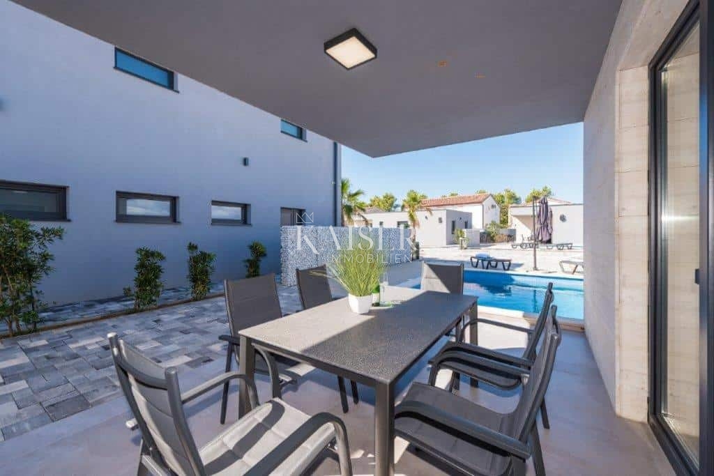 Zadar - Letovišče 1 km od morja