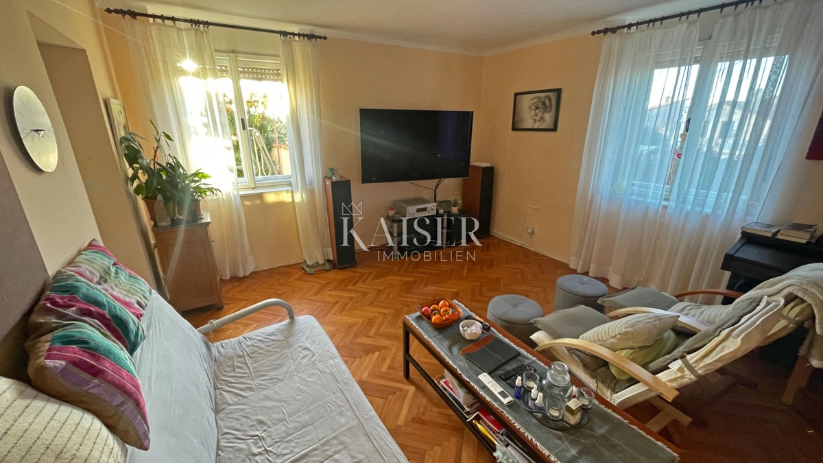 Istra, Vinkuran - dvodružinska hiša s pogledom na morje