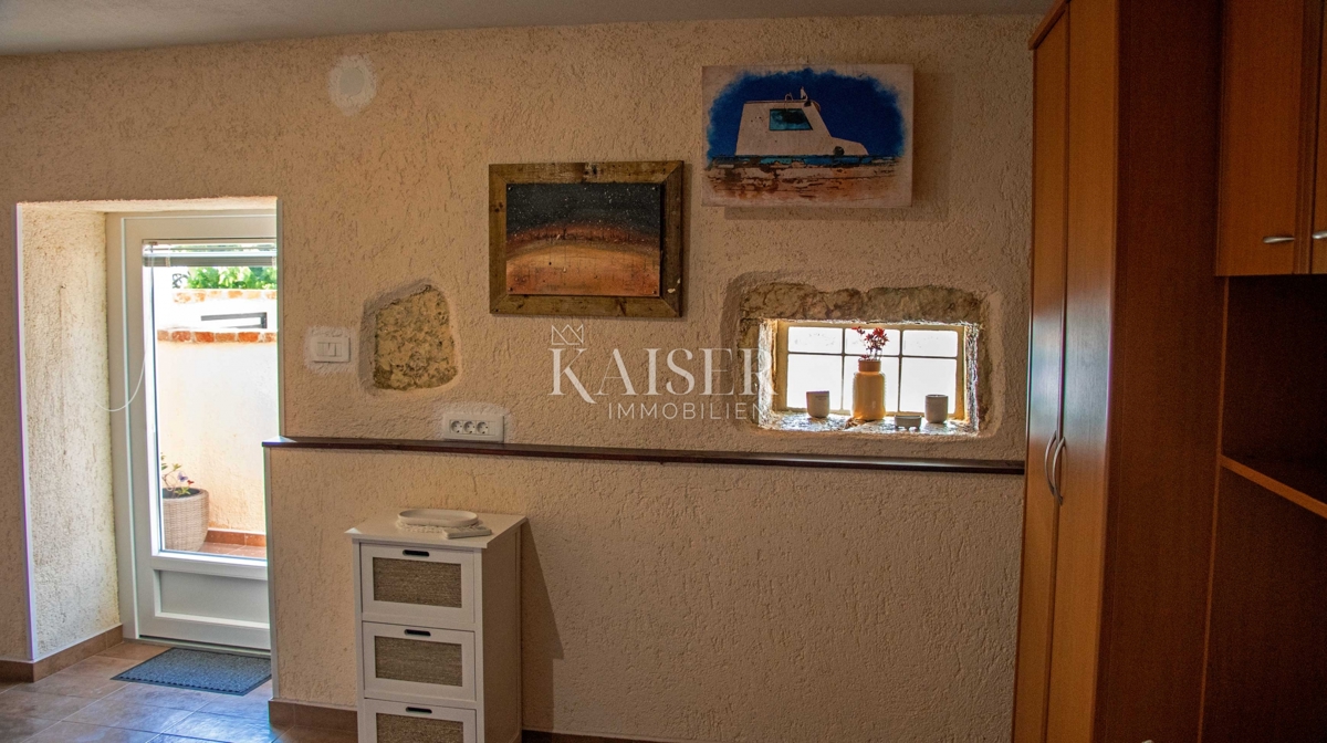 Istra, Vinkuran - dvodružinska hiša s pogledom na morje