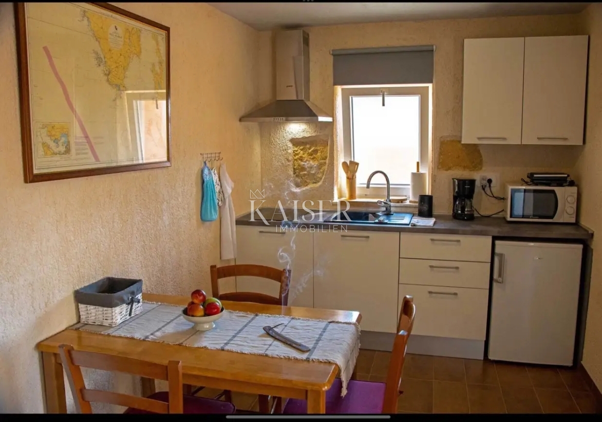 Istra, Vinkuran - dvodružinska hiša s pogledom na morje