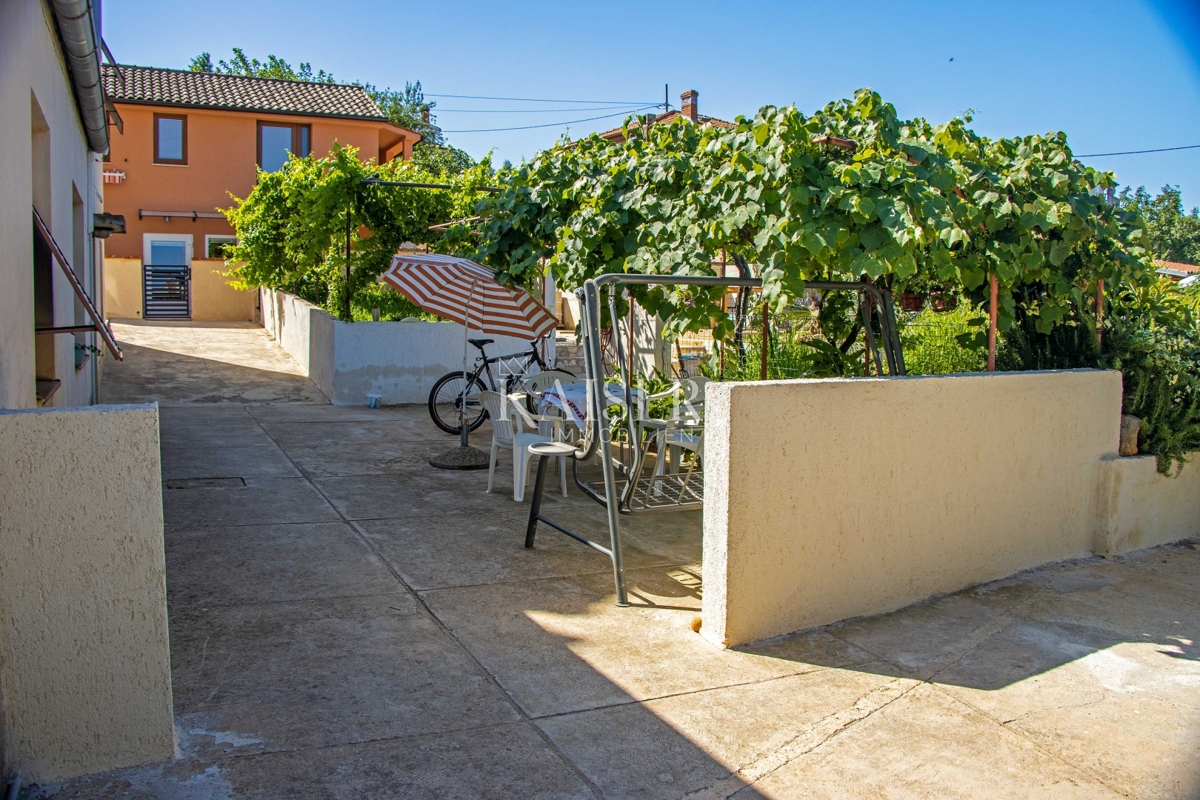 Istra, Vinkuran - dvodružinska hiša s pogledom na morje