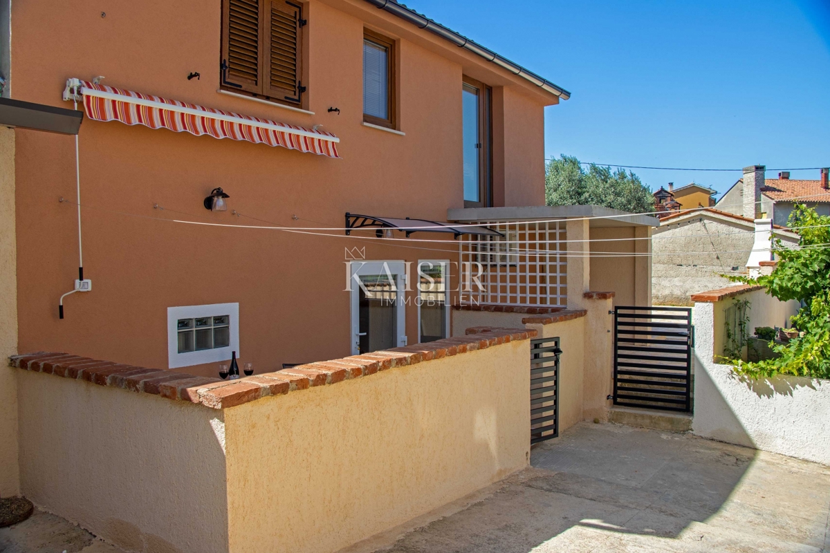 Istra, Vinkuran - dvodružinska hiša s pogledom na morje