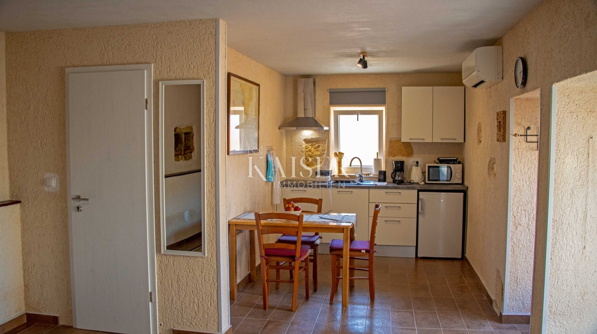 Istra, Vinkuran - dvodružinska hiša s pogledom na morje