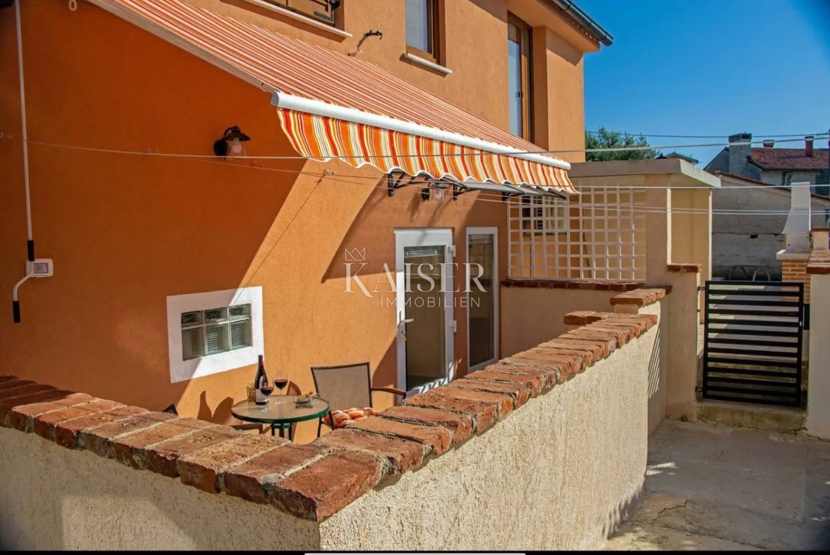 Istra, Vinkuran - dvodružinska hiša s pogledom na morje