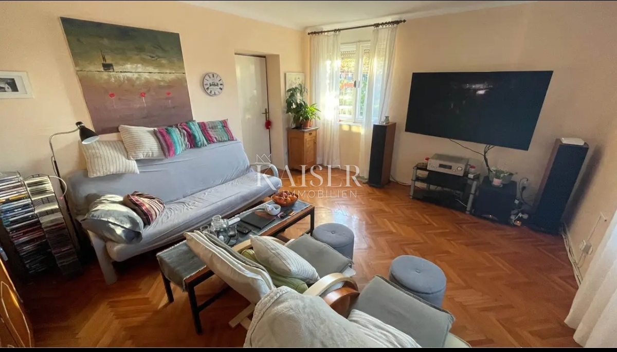 Istra, Vinkuran - dvodružinska hiša s pogledom na morje