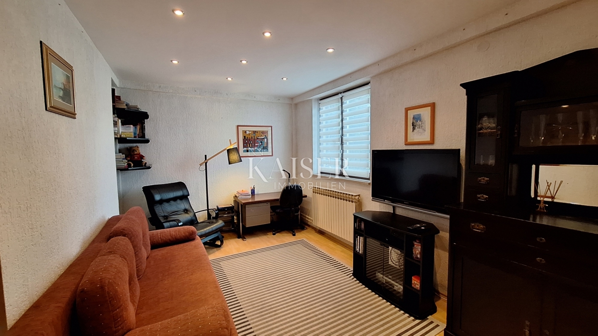 Opatija, stanovanje v drugem nadstropju stanovanjske stavbe z balkonom