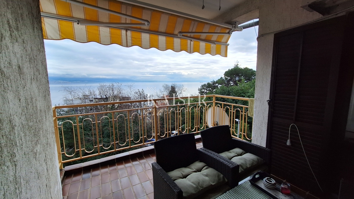 Opatija, stanovanje v drugem nadstropju stanovanjske stavbe z balkonom