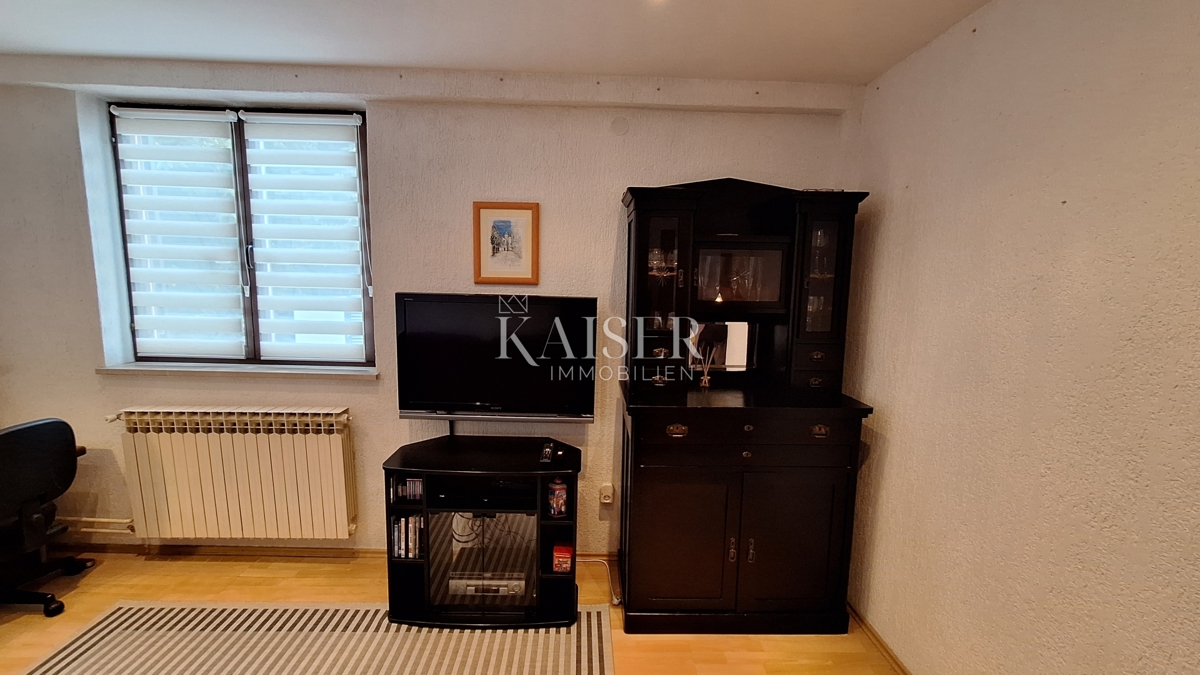 Opatija, stanovanje v drugem nadstropju stanovanjske stavbe z balkonom