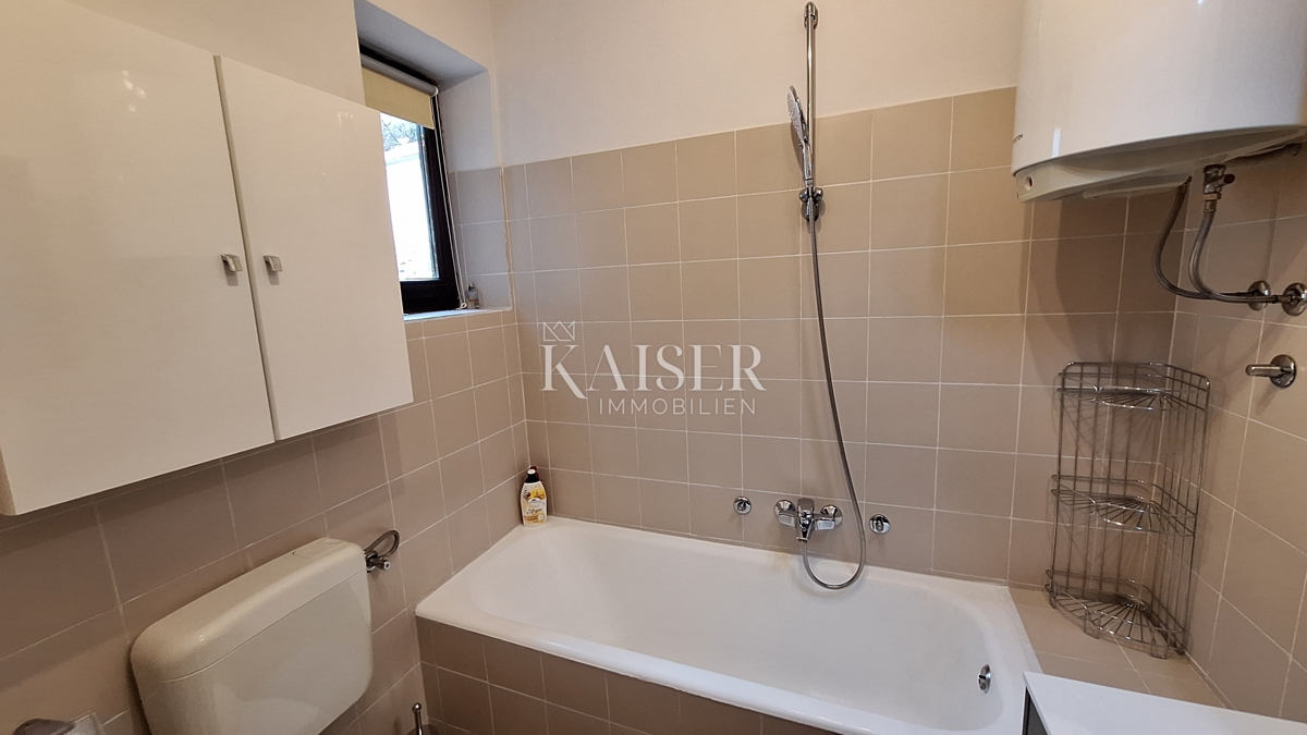 Opatija, stanovanje v drugem nadstropju stanovanjske stavbe z balkonom