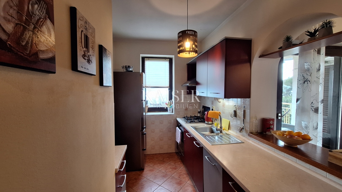 Opatija, stanovanje v drugem nadstropju stanovanjske stavbe z balkonom