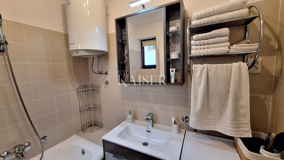 Opatija, stanovanje v drugem nadstropju stanovanjske stavbe z balkonom