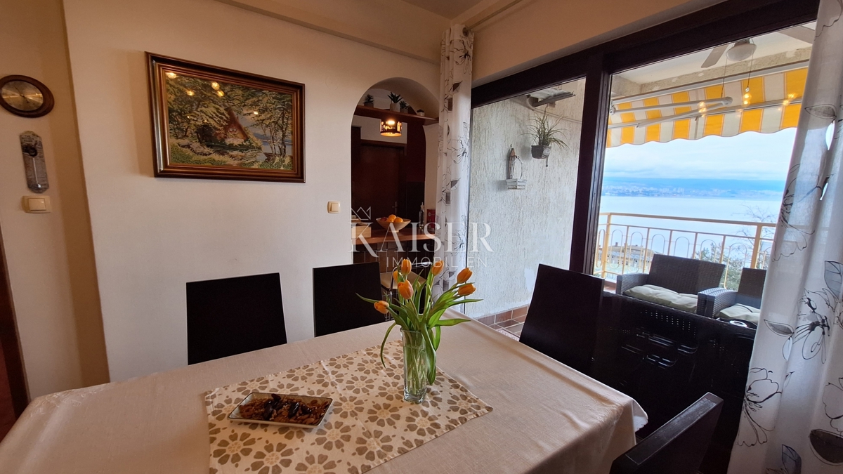 Opatija, stanovanje v drugem nadstropju stanovanjske stavbe z balkonom