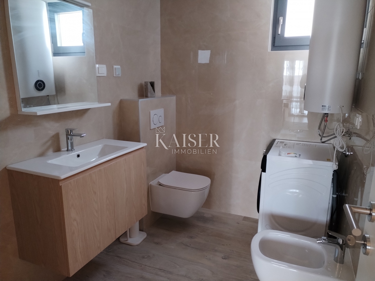 Istra, območje Umaga, stanovanje 71m2, pogled na morje