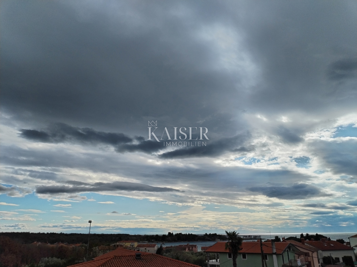 Istra, območje Umaga, stanovanje 71m2, pogled na morje