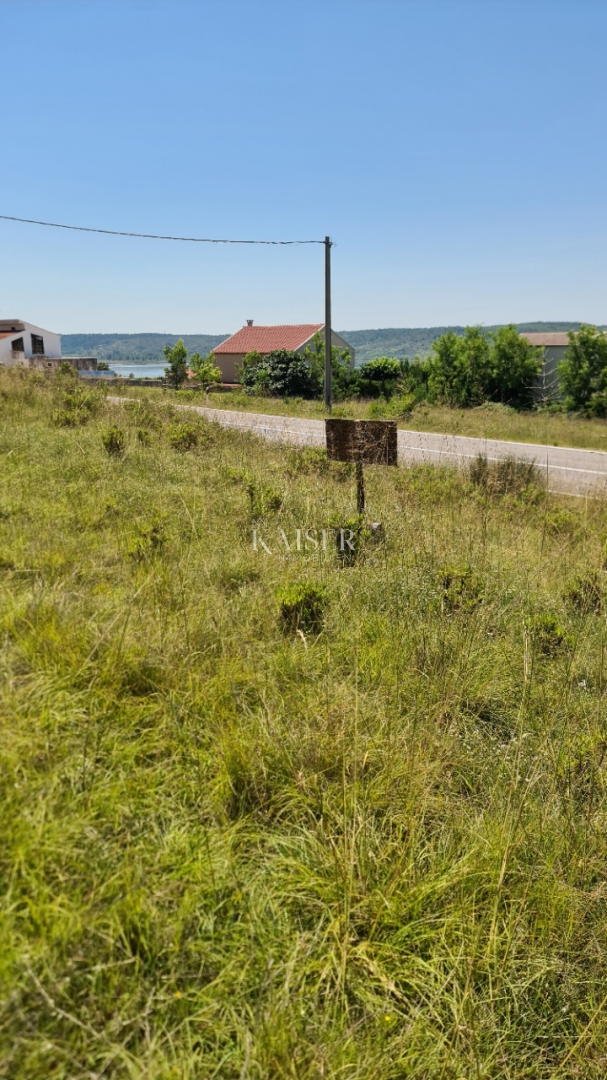 Zadar – Rtina 937 m2 prva vrsta do morja