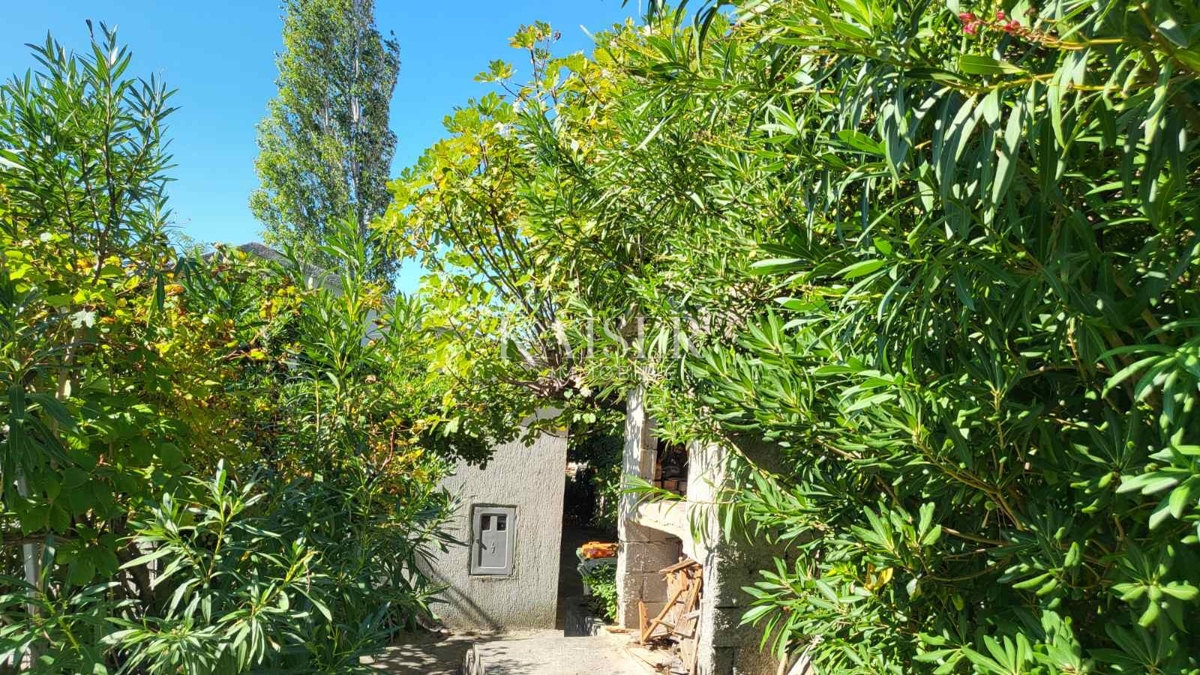 Zadar – Rtina 937 m2 prva vrsta do morja