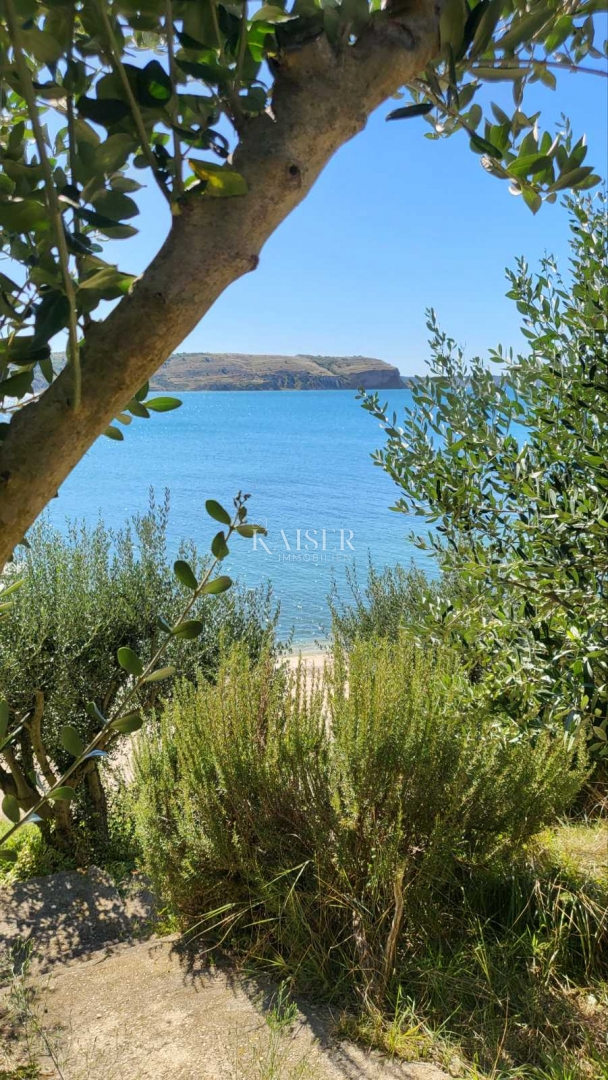 Zadar – Rtina 937 m2 prva vrsta do morja