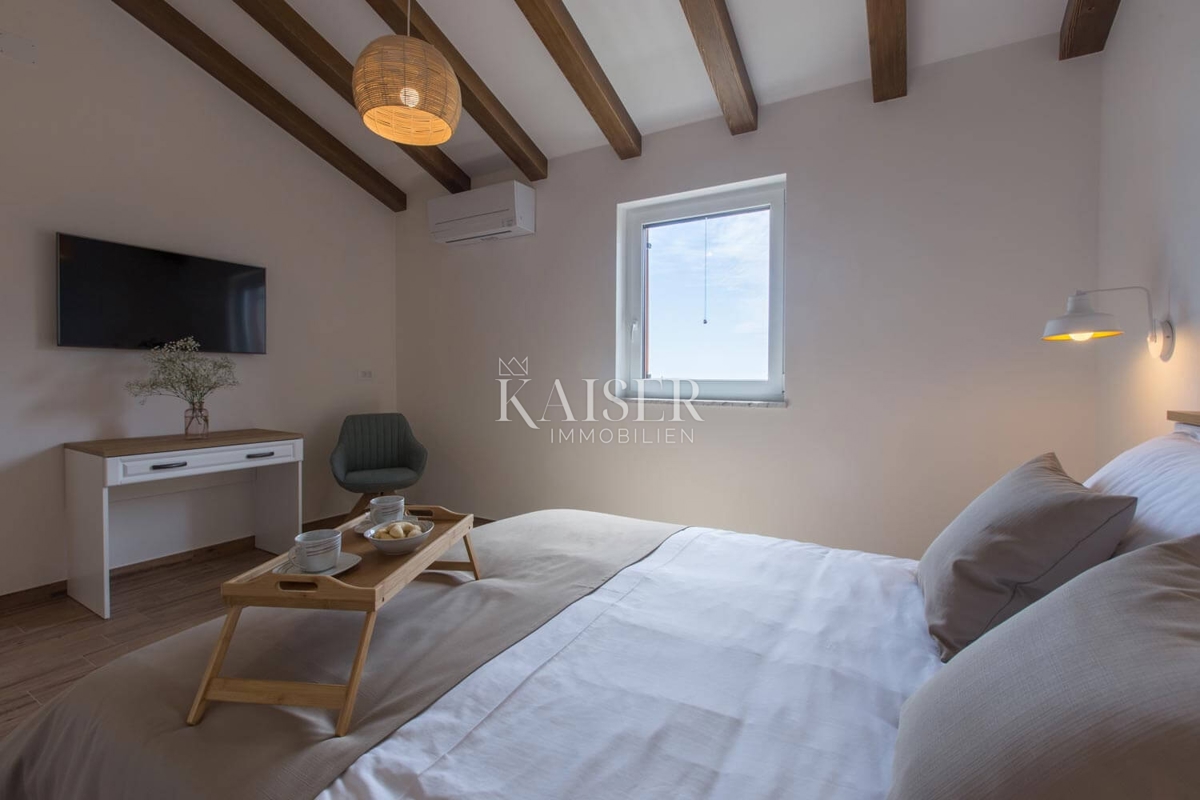 Istra, Buje - Hiša 150m2 z bazenom in pogledom na morje