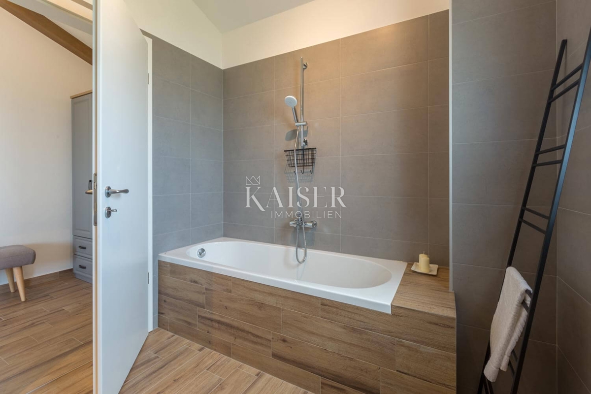 Istra, Buje - Hiša 150m2 z bazenom in pogledom na morje