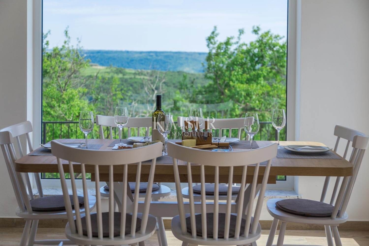 Istra, Buje - Hiša 150m2 z bazenom in pogledom na morje