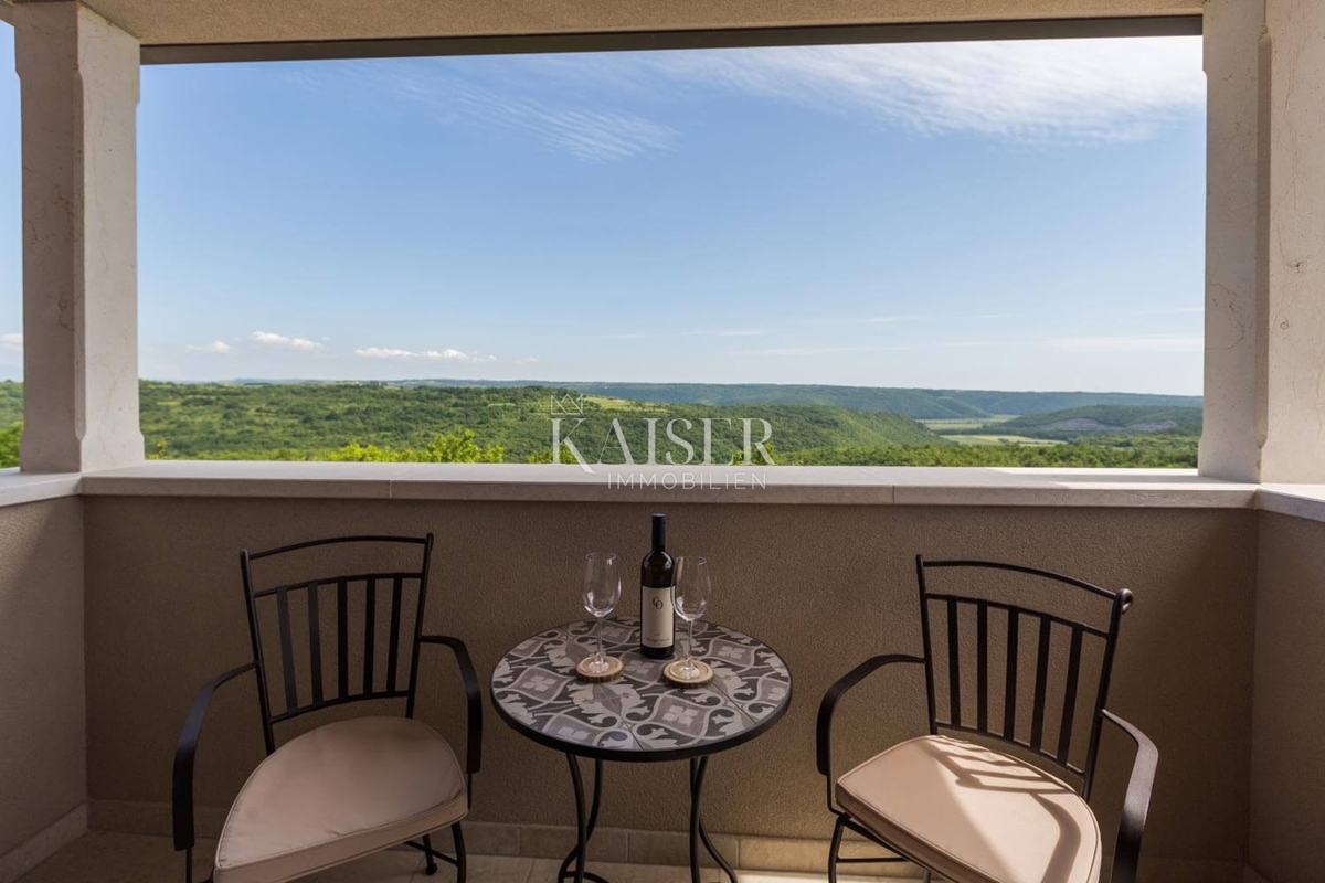 Istra, Buje - Hiša 150m2 z bazenom in pogledom na morje