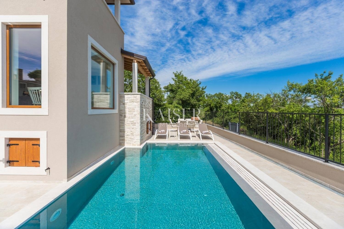 Istra, Buje - Hiša 150m2 z bazenom in pogledom na morje