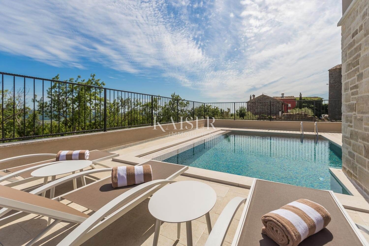 Istra, Buje - Hiša 150m2 z bazenom in pogledom na morje