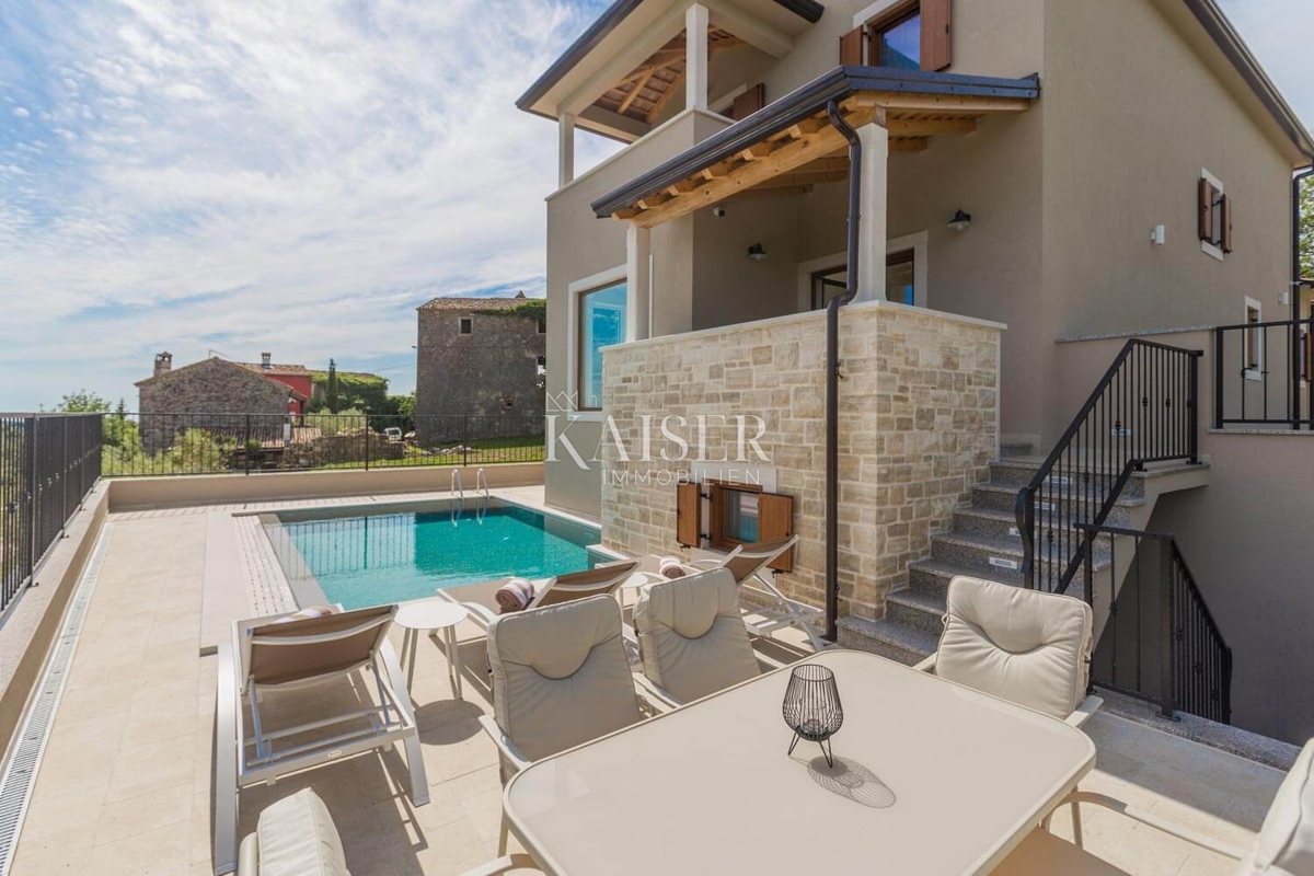 Istra, Buje - Hiša 150m2 z bazenom in pogledom na morje