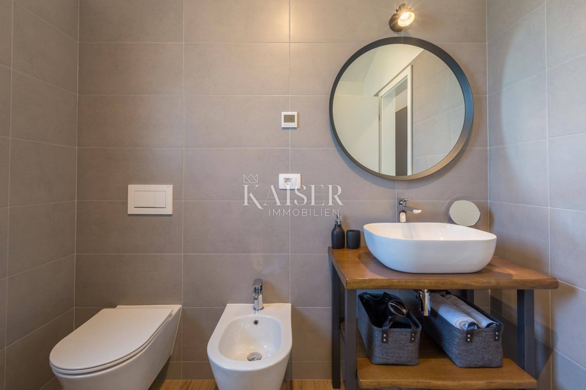 Istra, Buje - Hiša 150m2 z bazenom in pogledom na morje