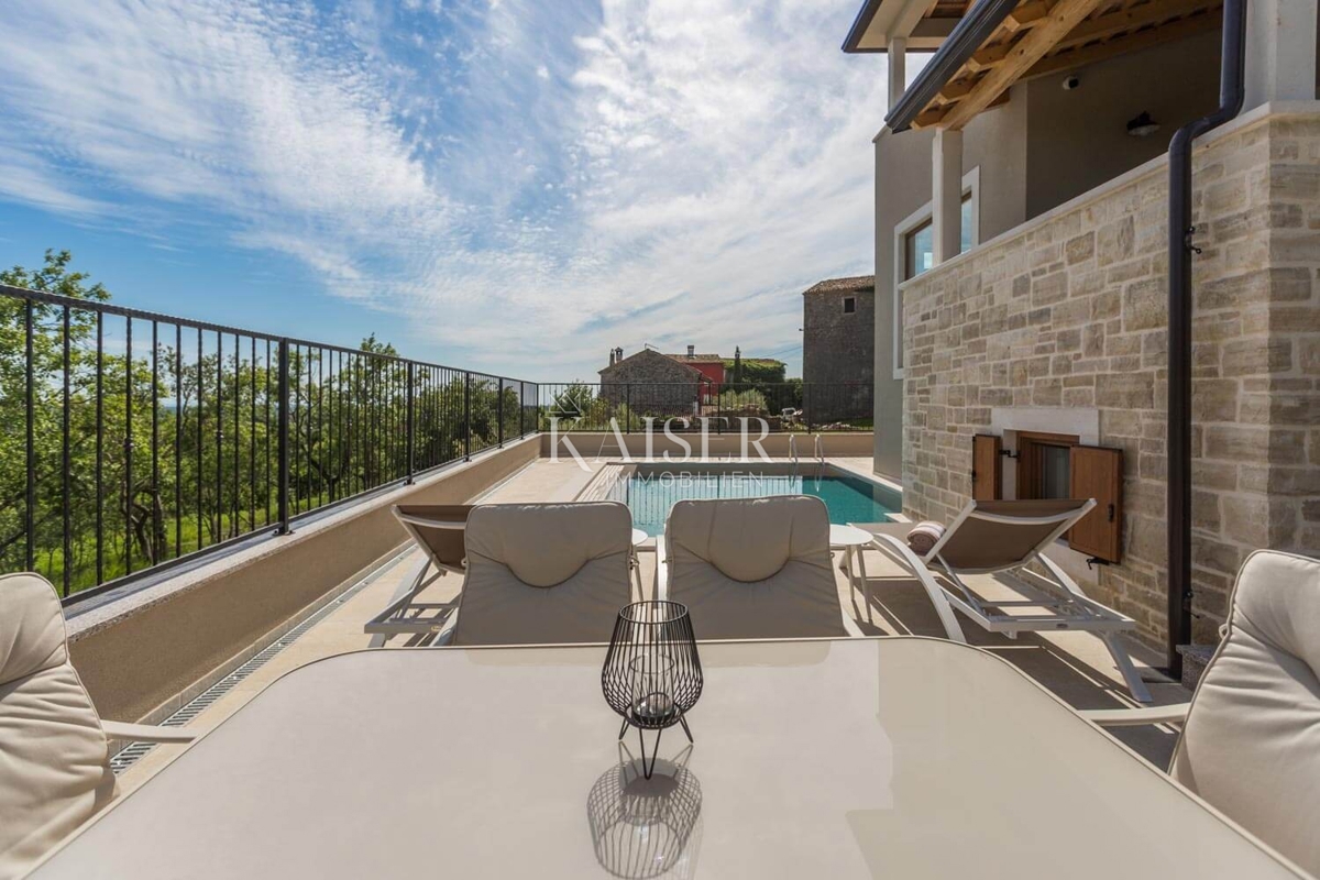 Istra, Buje - Hiša 150m2 z bazenom in pogledom na morje