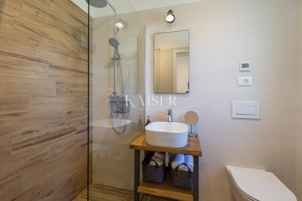 Istra, Buje - Hiša 150m2 z bazenom in pogledom na morje