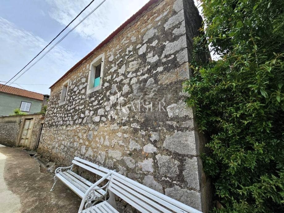 Zadar - Lukoran kamnita hiša za prenovo 94 m2
