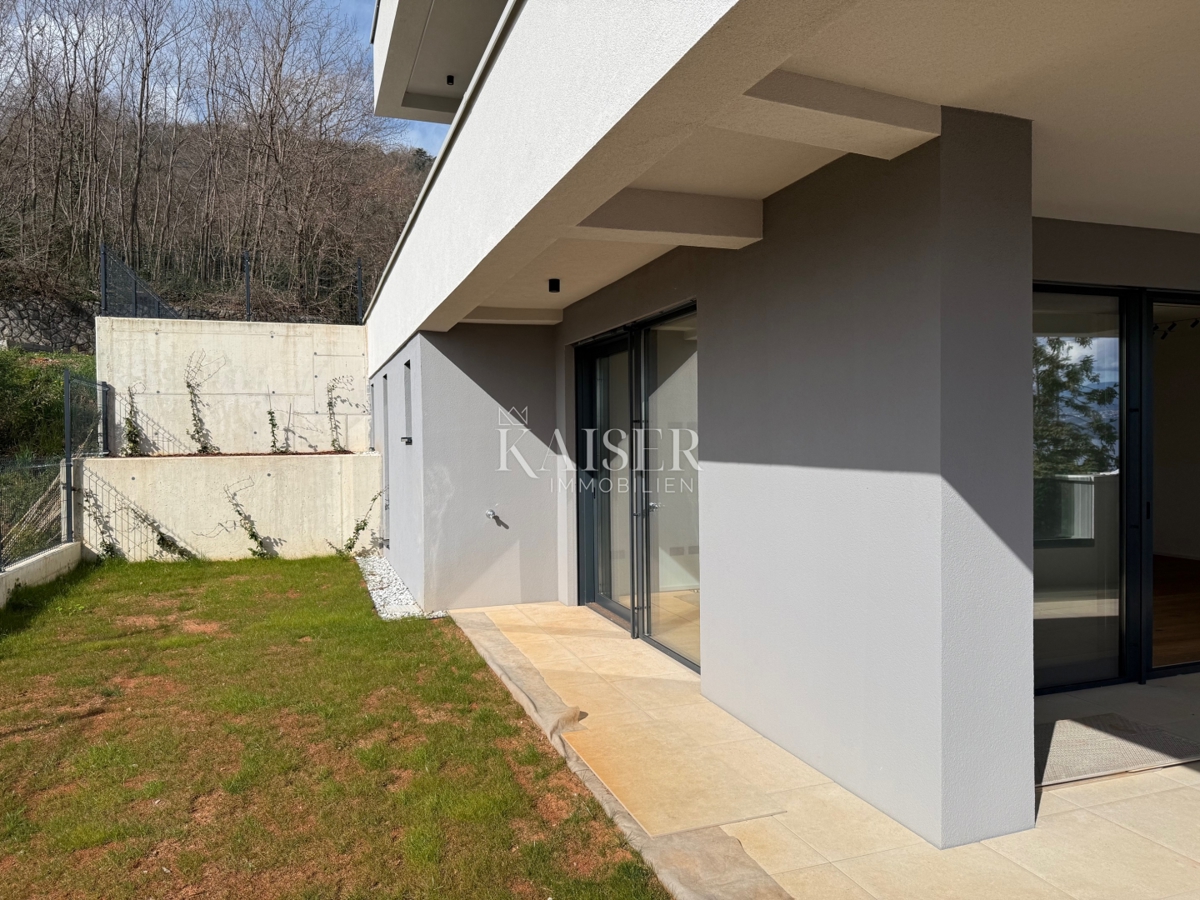 Opatija, Lovran - stanovanje v novogradnji s čudovitim razgledom in vrtom