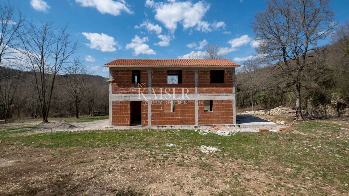 Istra, Kotli - hiša v gradnji z veliko parcelo 2400 m2 + 5100 m2