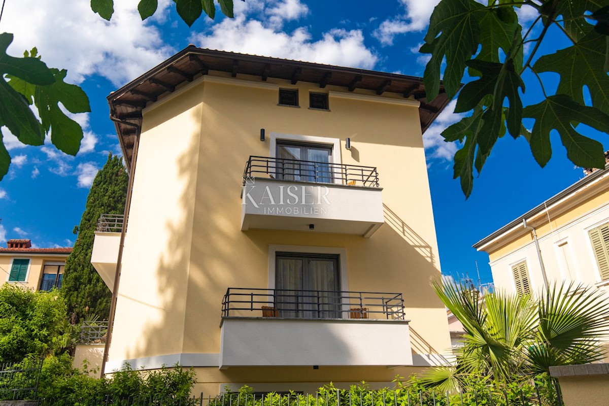 Opatija - luksuzno zasnovana vila, 216m2