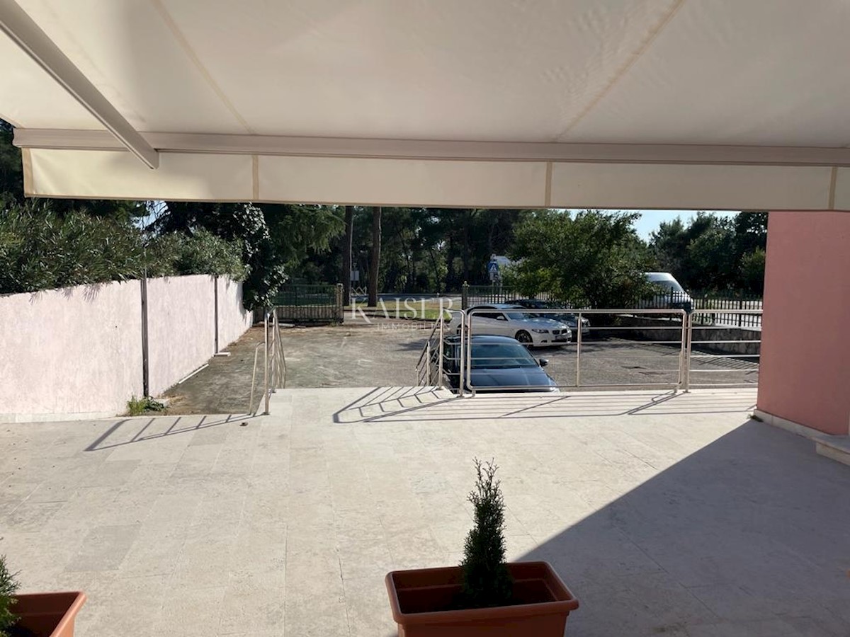 Istra, Novigrad - 35 m2 stanovanje + 5 m2 lože in prostorne terase