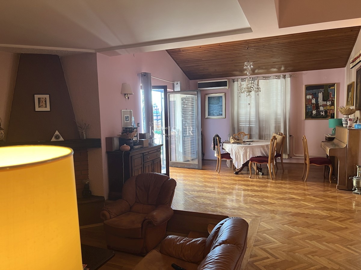 Rijeka, samostojna hiša s tremi apartmaji