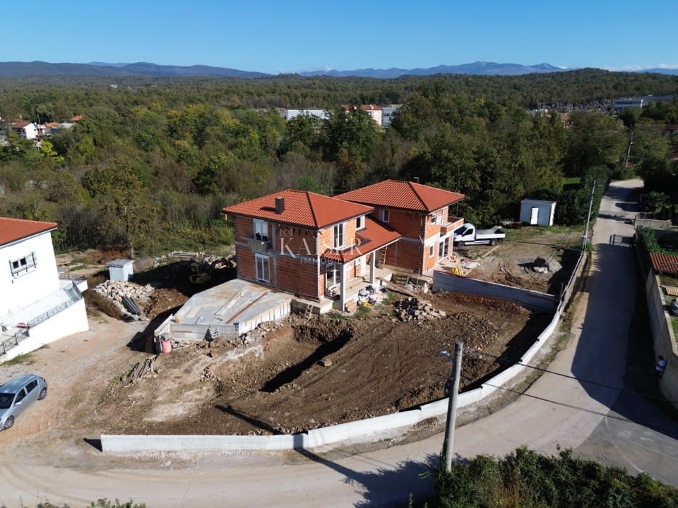 Matulji - trietažno stanovanje, novogradnja na mirni lokaciji