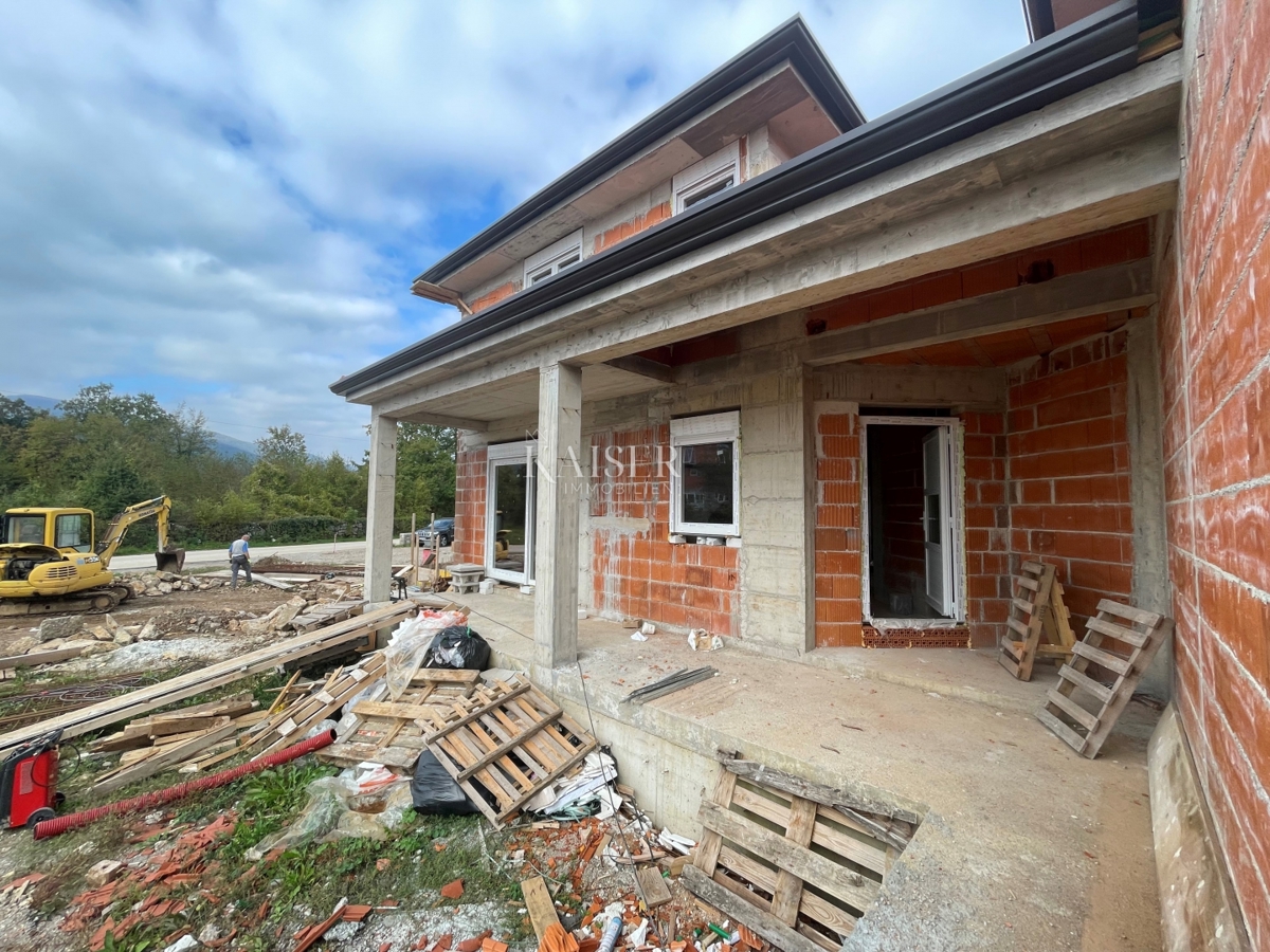 Matulji - trietažno stanovanje, novogradnja na mirni lokaciji