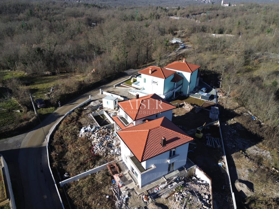 Matulji - trietažno stanovanje, novogradnja na mirni lokaciji