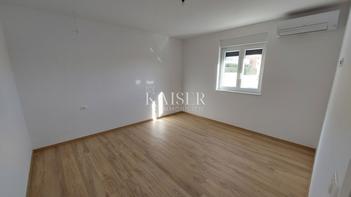 Istra, Novigrad - dvosobno stanovanje z dnevno sobo, 68m2, prvo nadstropje