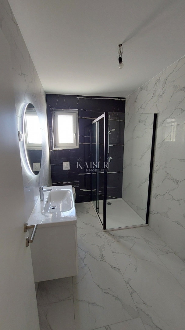 Istra, Novigrad - dvosobno stanovanje z dnevno sobo, 68m2, prvo nadstropje