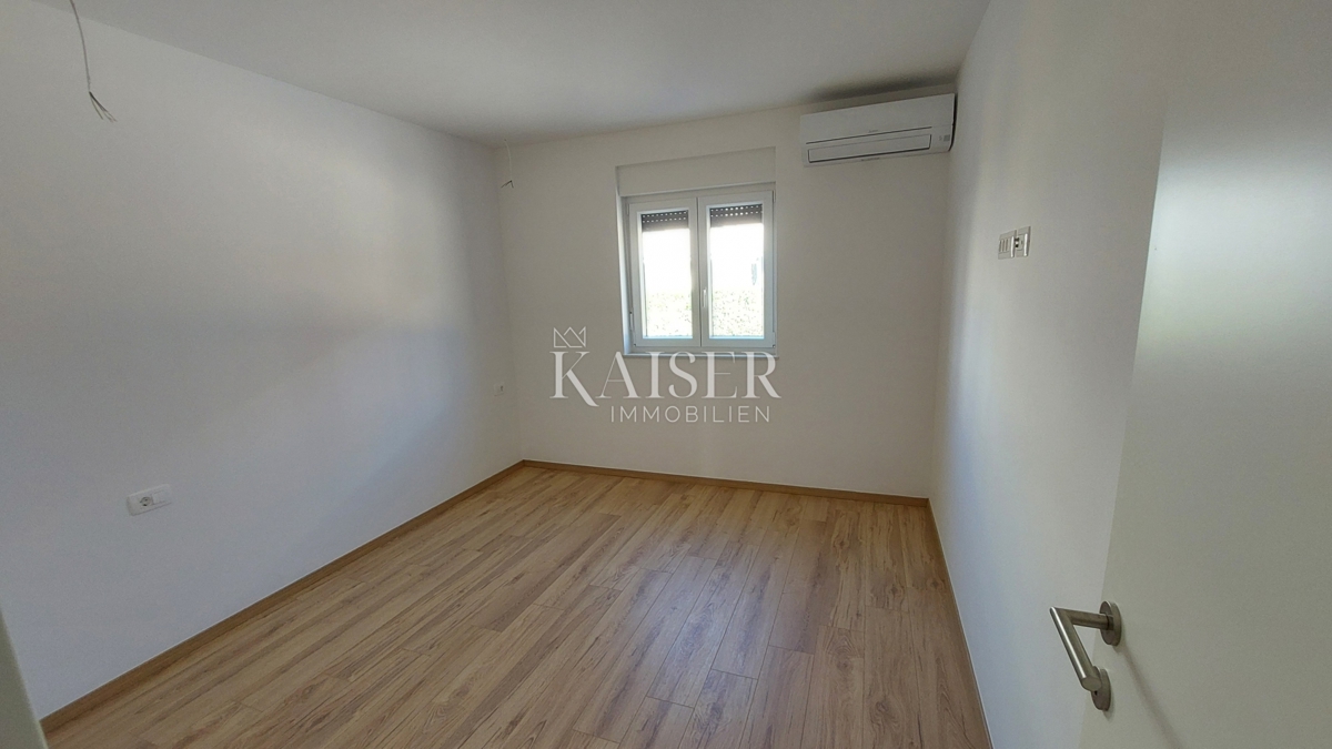 Istra, Novigrad - dvosobno stanovanje z dnevno sobo, 68m2, prvo nadstropje