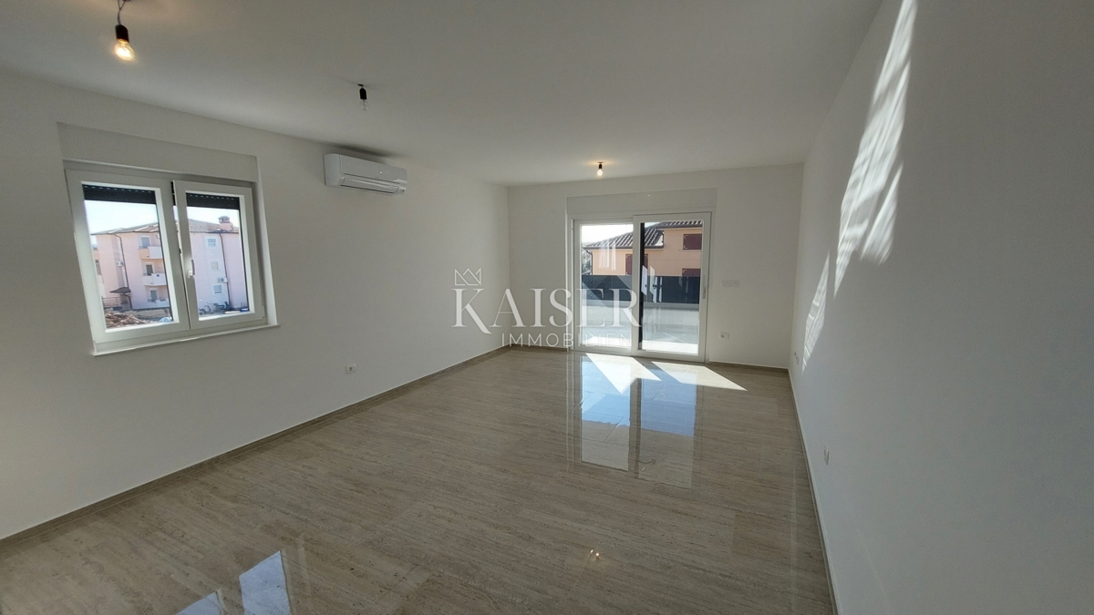 Istra, Novigrad - dvosobno stanovanje z dnevno sobo, 68m2, prvo nadstropje