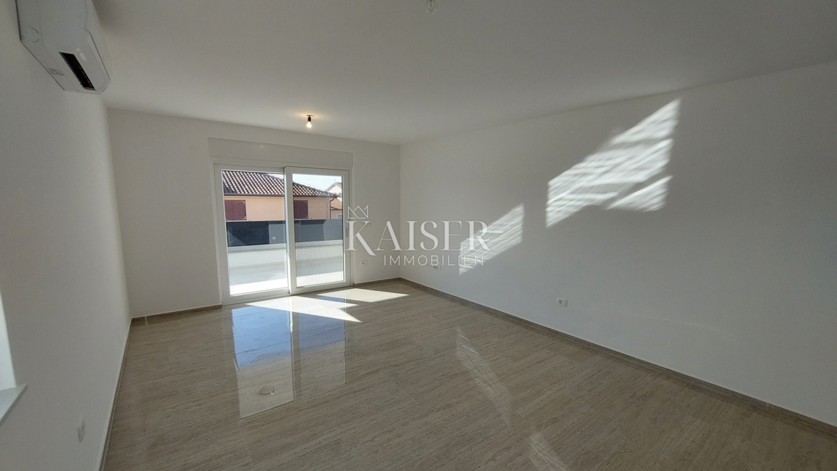 Istra, Novigrad - dvosobno stanovanje z dnevno sobo, 68m2, prvo nadstropje