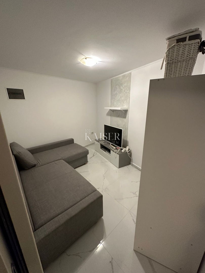 Cres, center - na novo prenovljen apartma v pritličju